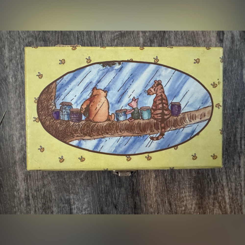 RARE DISNEYS CLASSIC POOH JEWELRY TRINKET KEEPSAKE BOX W/ MIRROR